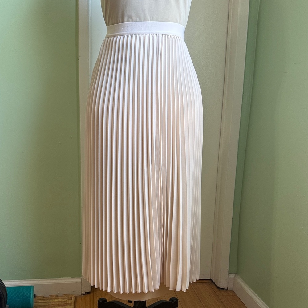 H&M Beige Midi Pleated Skirt